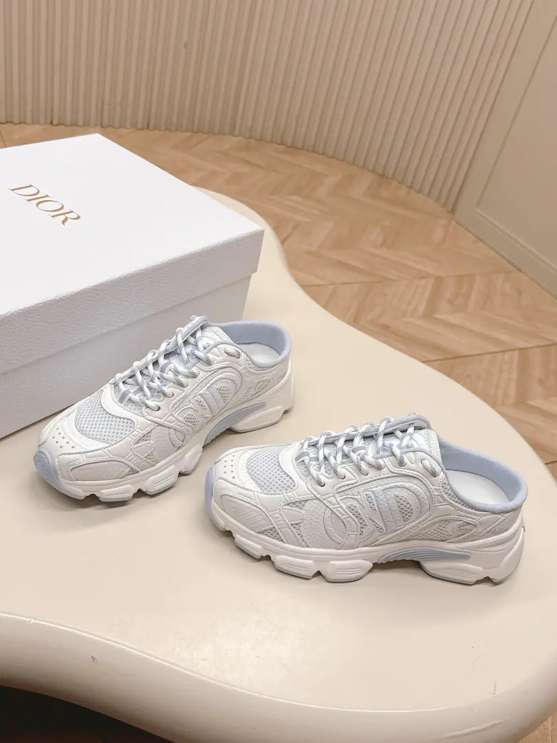 The latest dad's half-drawn. Couple money. Dio. Dior Chrono New leisure sneakers, old dad's shoes. It's really cool., The future is so strong.!Really good.！Once again, the idea of Diocuncupation was played out., Lucky star is good luck for you., It's brand new.EVAThe soles are so light and soft.!The original is perfect.！Full-to-Purpose Material Modular！！35-46
