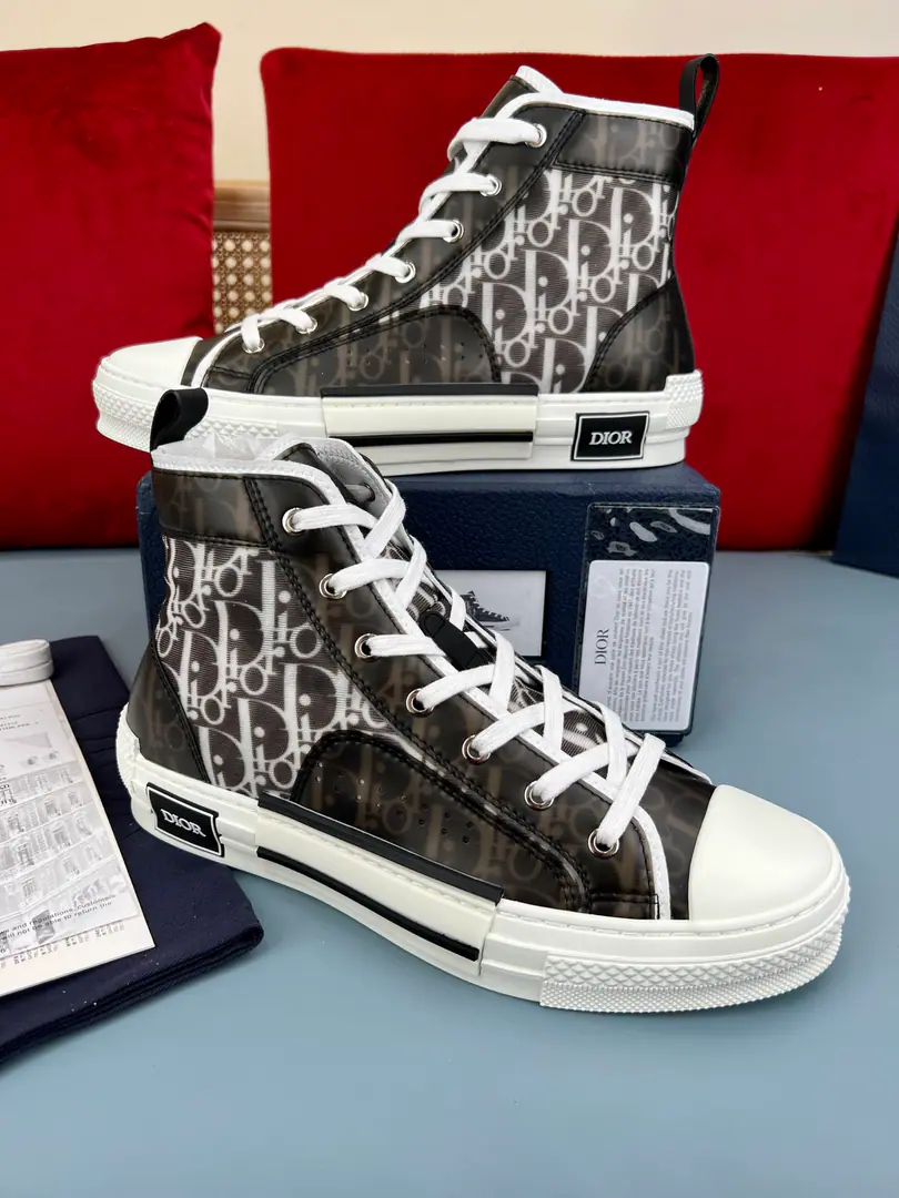 Couple money.👫Plant price, Top version original engravedDior Dio.B23High Gang sneakers. This one. B23 High-banded sports shoes use transparent web-eye fabrics andOblique Flank canvas folded with decorations, It's a huge effect.. The classic canvass details., ♪ Like a hole in the eye and a tie ♪, White rubber soles., We'll have to get the rounded shoe head and the back heel and the ring., ♪ Fabulous design and retro-channeling. Sidesark“DIOR”Marks and other contrasting details., It's easy to mix with a variety of leisure products.. * Oblique The bouquets are made of transparent collage. * Superfiber. * The rubber surface with reinforced shoes is paired with double-coloured plates. * Ruler Standard, It's recommended to be purchased by normal shoe code. * Size: Women35-40.Men38-46（45.46I'll make sure I don't change it.）