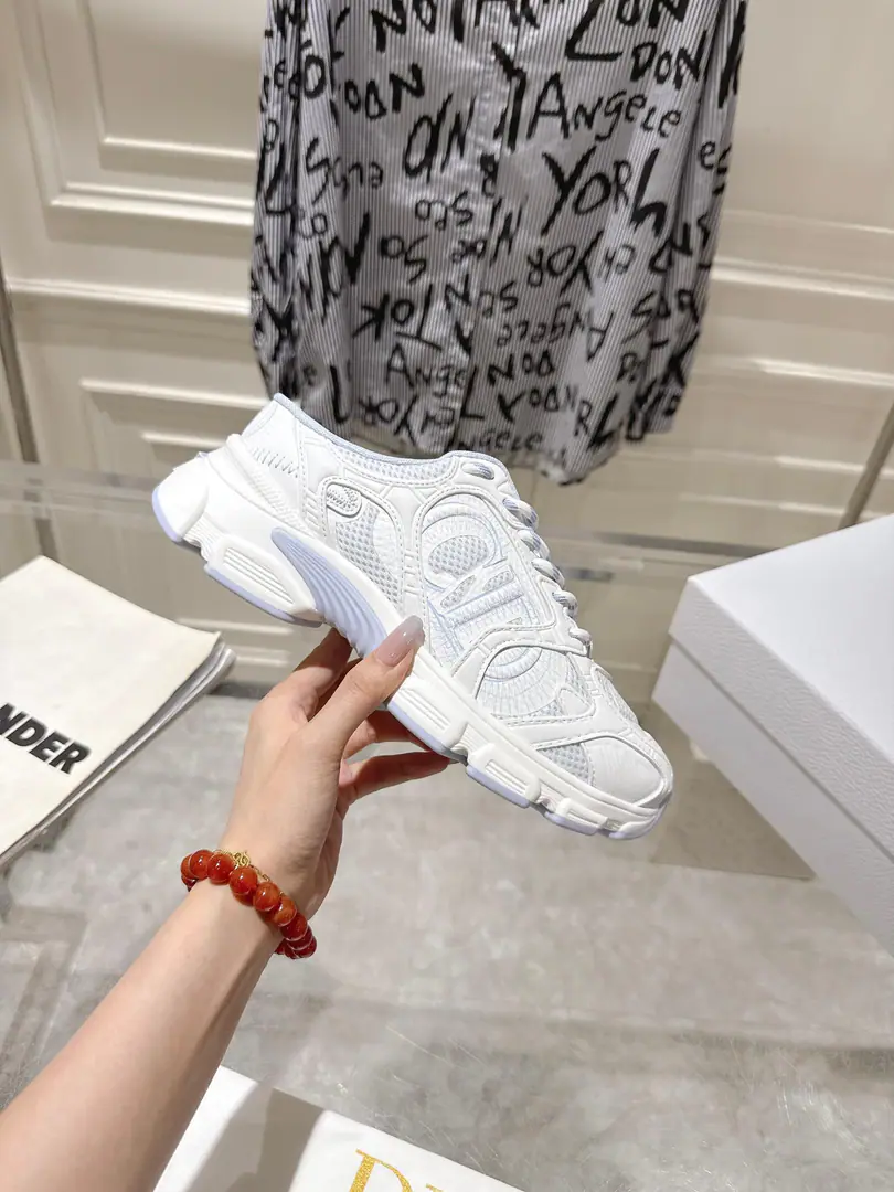 🏧𝐃𝐢𝐨𝐫Top Quality Full New Series Classic.👫Couples with a head tow their leisure shoes. The prototype is a model. The details are welcome. The original shoe face of the grid. It's a nice airnet. OriginalEVAThe soles are so light and soft.！ Male and Female Code:35-45 [Women40.41/Men45Make a reservation.]