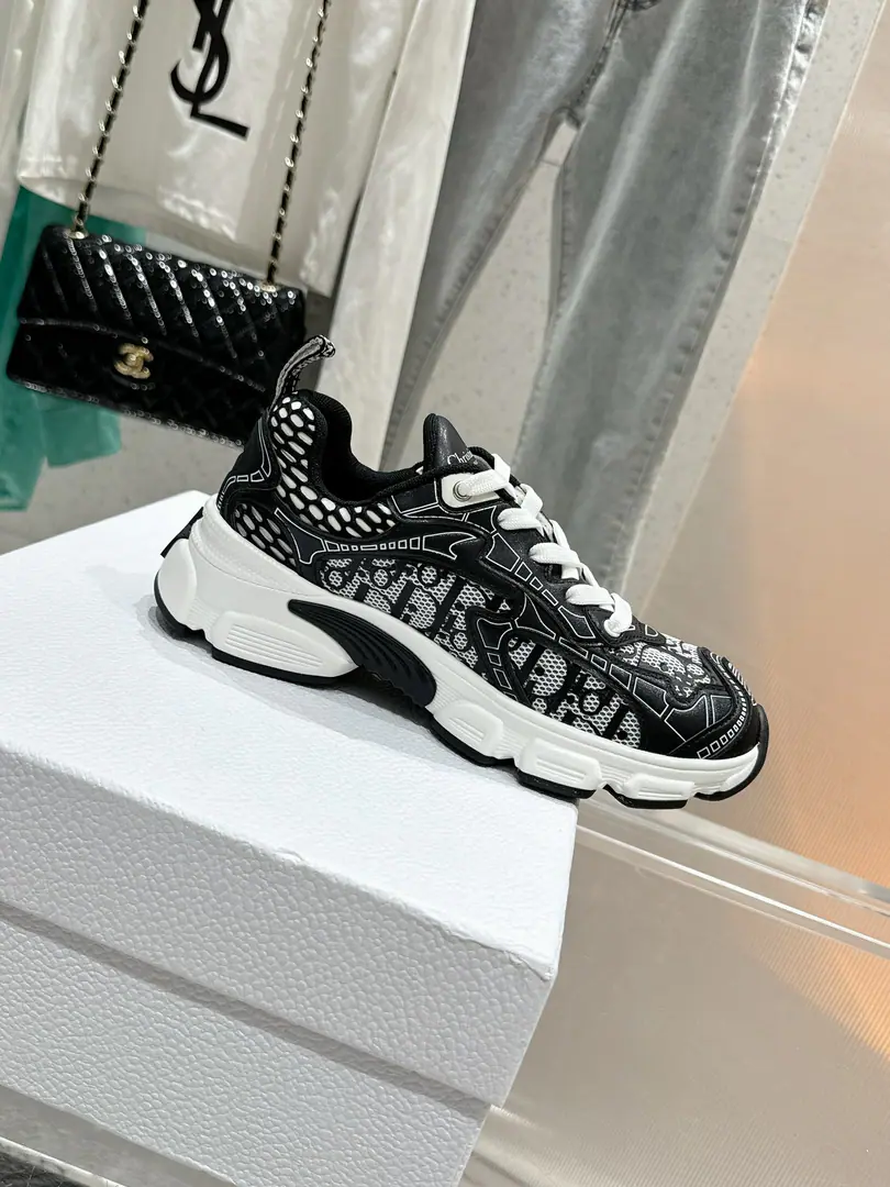🏧𝐂𝐡𝐫𝐢𝐬𝐭𝐢𝐚𝐧 𝐃𝐢𝐨𝐫Top Version - The classic sports old man's shoes. Purchase originals A lot of stars., The super-loan of the red., Dance shoe mix.LogoThe weaves show the atmosphere's simplicity.. The prototype is a model., The details are welcome. The shoe face is custom-made and soft silk cow skin.✚Inside, it's comfortable in the air network. Note plastic feet, Original Open Model To ColourLogoWeaving✚Original Open3DFilm Group✚Original open model slider combination！ Codes:35-41 [40.41Make a reservation.] The original high-end fine packaging.