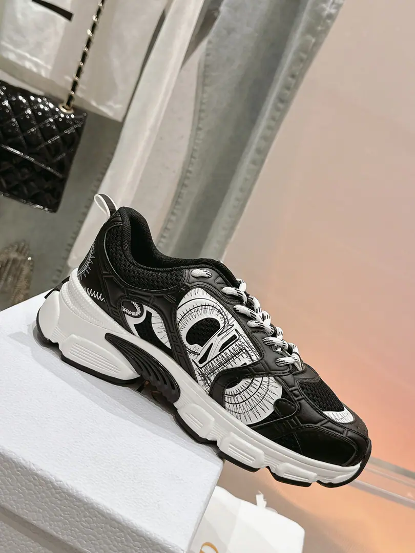 🏧𝐃𝐢𝐨𝐫Top quality upgrades Couple money.👫Classic recreational shoes. The prototype is a model. The details are welcome. The original shoe face of the grid. It's a nice airnet. OriginalEVAThe soles are so light and soft.！ Female size:35-41 [40.41Make a reservation.] Men:38-45 [38.45Make a reservation.]