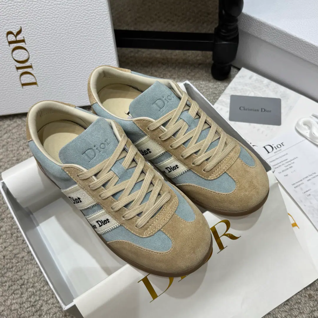 Leisure money✅ 🇨🇳Dior Dio.2026 The latest leisure shoes. The most beautiful shoe of the year. Process extreme, Sync new cabinet.Every detail of the shoes is very careful., It's pretty exciting., A kind of accomplishment., It's a pretty good thing.！ Classic upgrade Fine Colour, Add a sense of leisure., A fine line, It's more family-style design language than it is., ♪ Putting on a fine line ♪ Perfect fit., The natural outline of fashion., To achieve visual impact., To play a different sports style.！ Fashion cow counter-featuring, My feet are comfortable., Original rubber floor, Slipperproof grinding.！ Size: 35-41