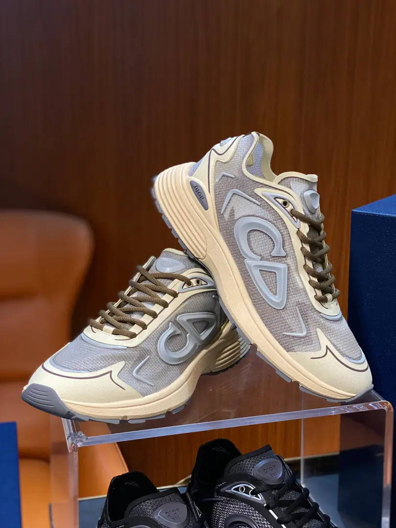 DIORDio.B30 Countdown Technical sports shoes ♞size. 39~46 This one. B30 Countdown The tech sneakers are new to the spring 2026 men's suit., Sports contour combined with high-marking and technical performance, Don't make a single.. Light and comfortable., I'm drawing inspiration from modern running., Use the m2, Brown and orange. N30 The nylons are very carefully crafted., This nylon is a multilayered, semi-transparent, air-emitting technology.. It's a gray-stamp rubber plate and a pattern-like re-enactment. CD30Mark Up. Shoe tongue and backside adornment with rubber Dior B30andCD30 Mark. Texture sole made of flexy rubber and foam cotton, ♪ With many classic details ♪, To build the ideal comfort of wearing a dress experience..