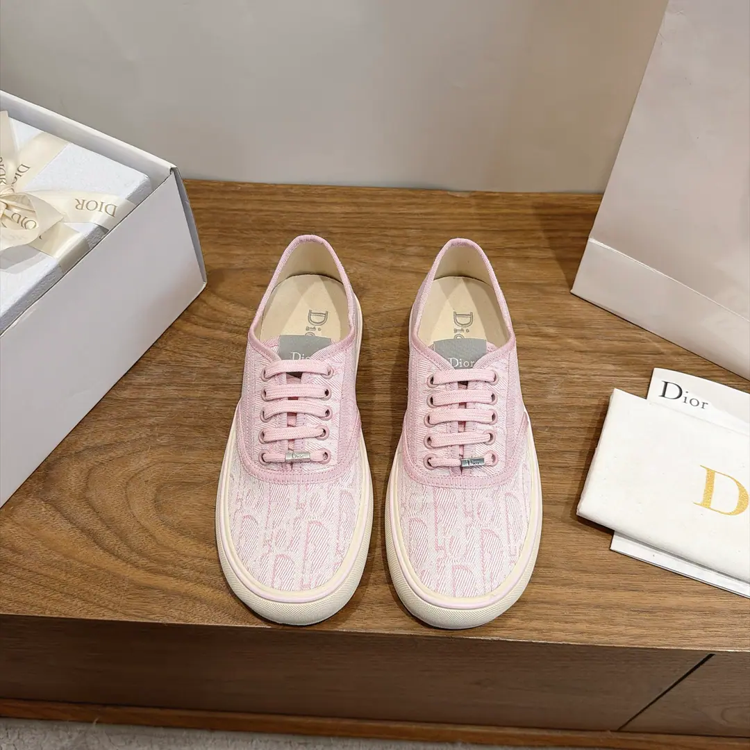 Aircraft box Plant prices Dior Dio.2026The early spring new money.SaltwindThe pattern is a low-coloured jelly-coloured girl's shoes. Market Top Top Top Advanced Version Material:The shoes are covered with embroidery.+In the fabric of the environment.+Original OpenTpuGroup Bottom Bottom:3CM Size:Female size35-42Standard Code(.40.41.42Custom without re-offer）