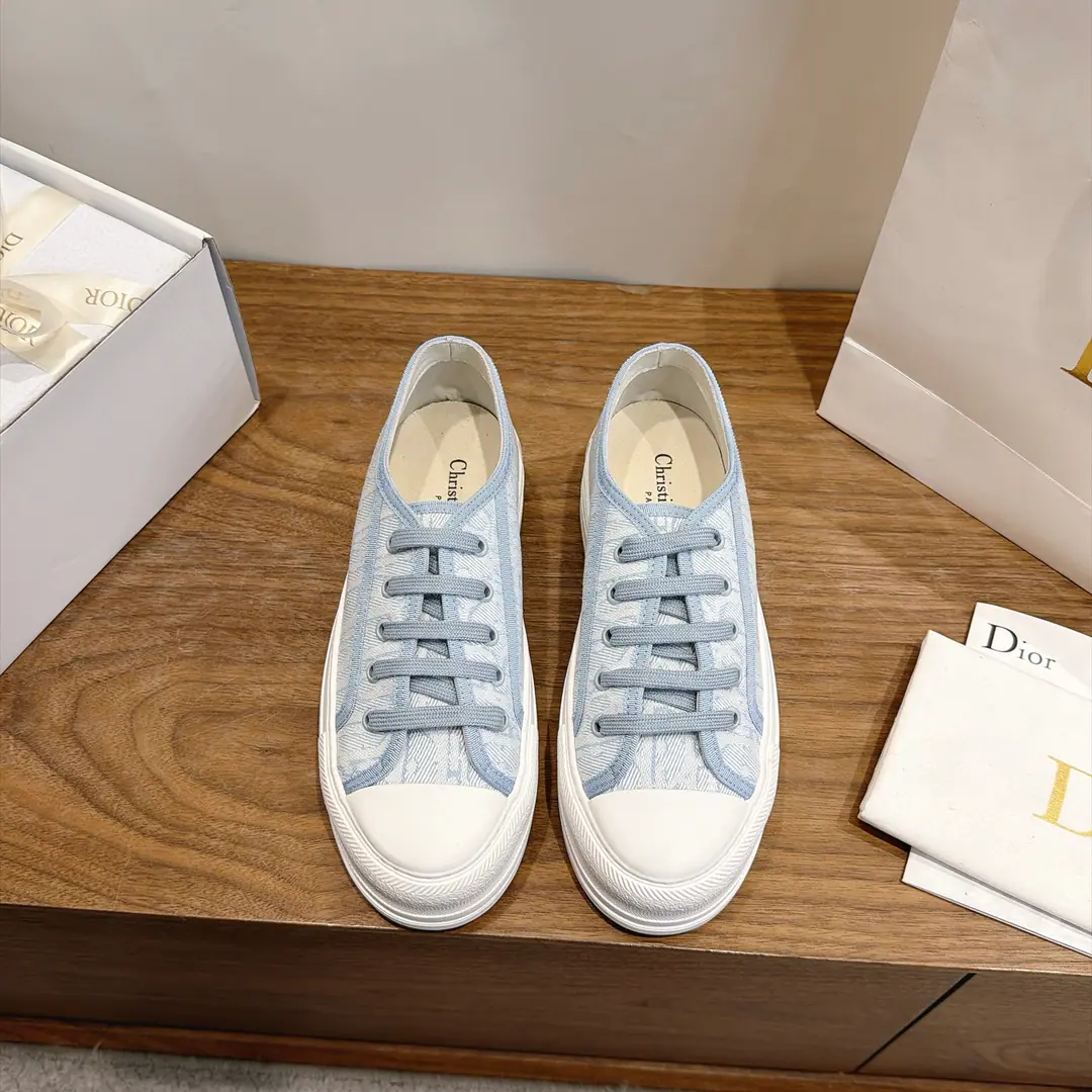 Aircraft box Plant prices Dior Dio.2026The new couple's money is tied to a low-end leisure shoe. Walk’n Dior Oblique Darkflower LetterslogoA little white shoe with a paint-coated canvas. Marketed maximum version Material:Original import of environmentally friendly embroidered shoe face+In the skin of the sheep.+High-ball forceLogoBubbles and cow-hair cushions.+Original OpenTpuOtsumi! Size: 35-42(40.41.42Custom without re-offer)