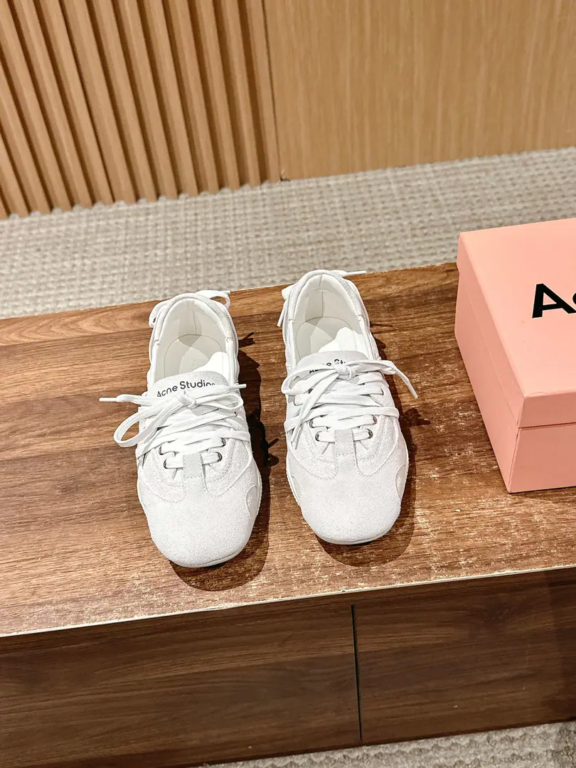 𝐀𝐜𝐧𝐞 𝐒𝐭𝐮𝐝𝐢𝐨𝐬# Akeney's new ballet shoes. The first ballerina shoes were launched in combination with the hotly-sung ballet shoes.! The whole pair of shoes also looked at the shoes on the frontal feet of the ballet actress., Build the first half of the tie design., There's cross-bands in the back of the feet., - A boat's shoe., Long, long, long head, etc., They're a little bit like toes.. Shoes are made of leather with a tattoo., And a fine decorative tie on the back of the shoe., And a pair of seamless rubber shoes., A pair of flat shoes with a romantic and street feeling.. The first time I've ever been able to do this is a combination of rice and light blue., The rice has a crack., The light blue is Danning material., The old colours of the water are reminiscent.. Size: 35-39（40I'll make sure I don't change it.）