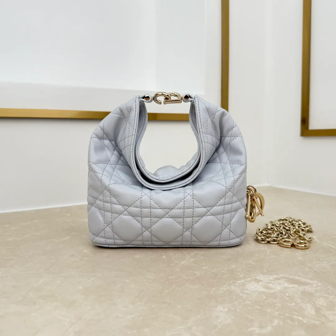 【Paragraph: 2838~Mini-martial.~Lamb skin. ‧ Ice blue】 Dior Toujours hobo Handbag., A dynamic interpretation. Dior Transfer Dimensions: 17.5 * 19 * 7