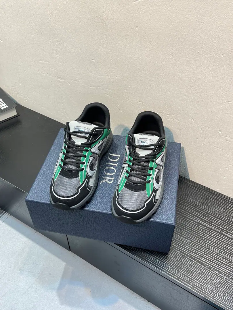 🔥🔥🔥Dior Dior's latest color.B30Series Respect Daddy's sneakers. Original procurement development Make the goods. NewB30Sports shoes Reconciling the trend of the retro-establishment market Dad ShoesIt's on the tongue of the shoes.DiorMark And the shoes are...B30Model！B30They use delicate leather and web-eye fabrics to put their shoes together., The letters on both sides of the shoe.CD Identify yourself., The shoe has many lines to outline the details. Makes shoes look less monotonous., It's a recollection. Send a cabinet for fine packaging🛍📦 ▪️Fabulous.: Original customised technical fabric+Network ▪️Uchi.: Customize the air inside. ▪️Otsumi!: Original OpenIPBubbles+TPUOtsumi! ▪️Bottom: 3.5CM ▪️Size: Female size35-40 / Men39-46（Men38 46Do it.）