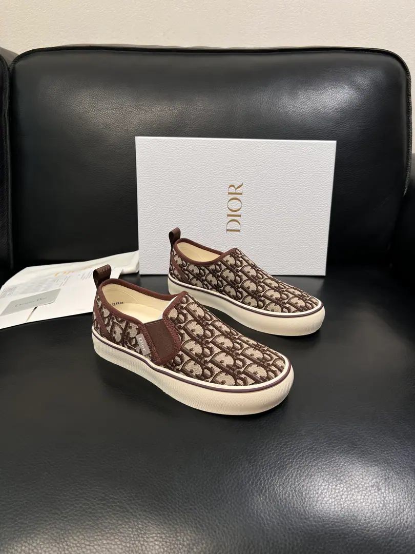 Dior Top-level craft Dio. Synchronize cabinets Original plant configuration, Italian imports of original cow-coloured flour, I'll be comfortable importing watered cattle., Shoes under the sole.: The original factory is super comfortable with the original base., The original factory and the single., Couple money. Codes 35--45