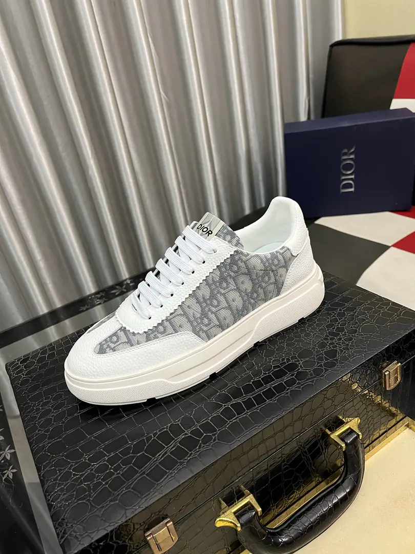 Get out of the factory.⌚️⌚️【Dior】A new man in Dior is a very leathery shoe., Marketed maximum version, Welcome to any comparison.🆚！The original leather is very good., Top class.！In the Italian net of eels., Dismantled mats！Luxury material, - Fine work., I'm very much in favor of it.！Codes: 38- ⃣️Colour Optional