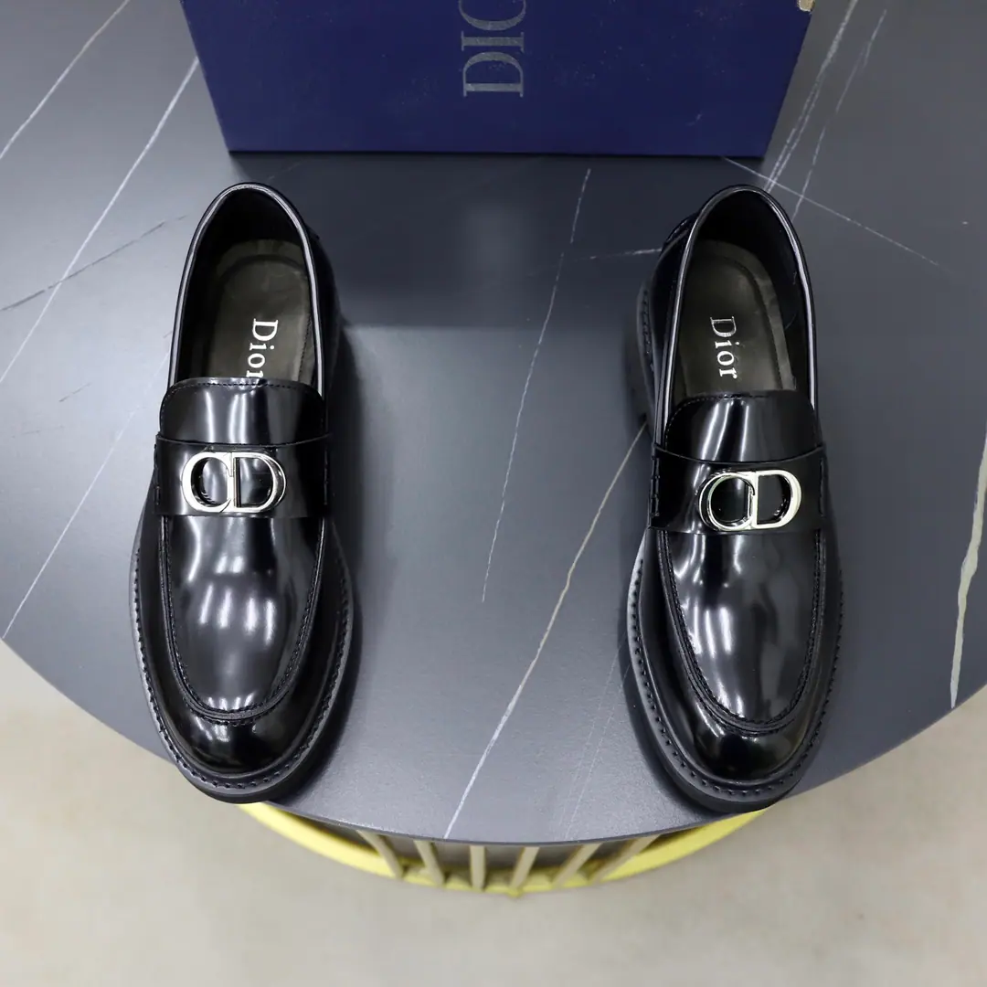 Get out of the factory. 🙅‍♂️🙅‍♂️🙅‍♂️In the cow's skin. Brand: Dio.DIOR Standard Code: 38-44（45Make a reservation.） Level: Same as the other two. Materials: The original high-end cow cover. In the cow's skin. Slipperproof, soft and heavy. Type: Men's fashion boots. The noble luxury of the great elements. Top luxury. Colours: Physical Image Colour