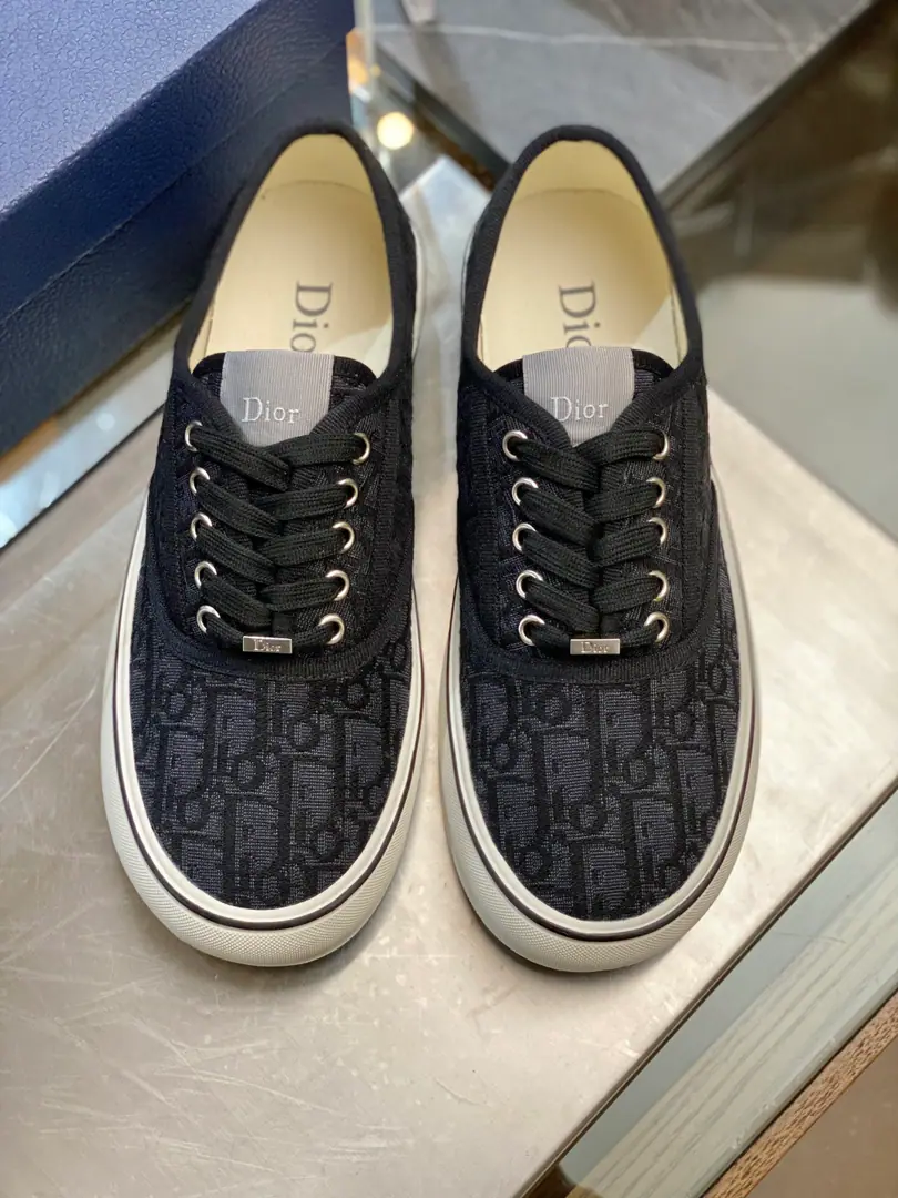 Dior Saltwind Sports shoes ♞. 39~45 Cotton flour multicolour Doves & Roses A pattern embroidery SaltwindThe series is a shoe line for Dior's daily leisure., Luxury locomotives., The master's low profile, old man., No, it's not.B23The high-end shoes are so high., It's better for a low profile.. The whole shoe is based on the classic skateboard canvas., Shoes are round., Long shoe work., No sense of stupidity., It's different from the big old man's shoes., It's a light-flag, daily flat-bed shoe.