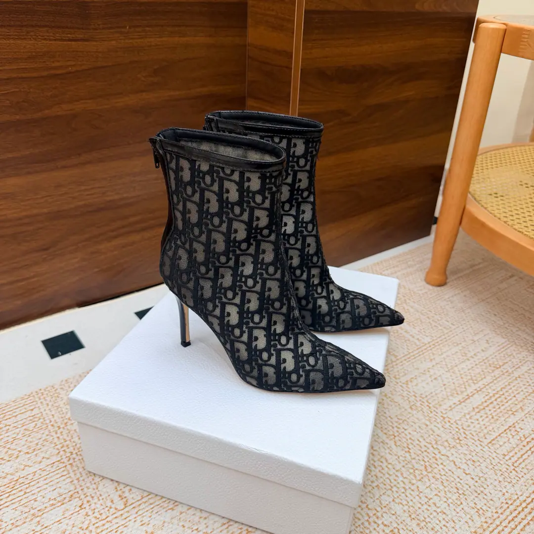 ⚠️Dior | Dio. ²⁰²³ 𝐬𝐬 2026Autumn and winter money. ⚠️ English boots./Boots.🎗Series, Who doesn't want a pair of cool English boots? The owner of the counter is making a new offer. Martin Inren's hardware is new.🆕 ❥Requisition level！It's a great sense of excellence.！A huge amount of money from domestic and international bloggers., Old and fashionable. 💎The upper toe blew up.！The boss's push.★ ▪️Shoe.: Original custom web veil embroidery ▪️Uchi.: Imports of sheep's skin ▪️Otsumi!: The original is really leather.（He's tall.8cm） ▪️Shoes.: 35-42（40, 41, 42Custom without re-offer）