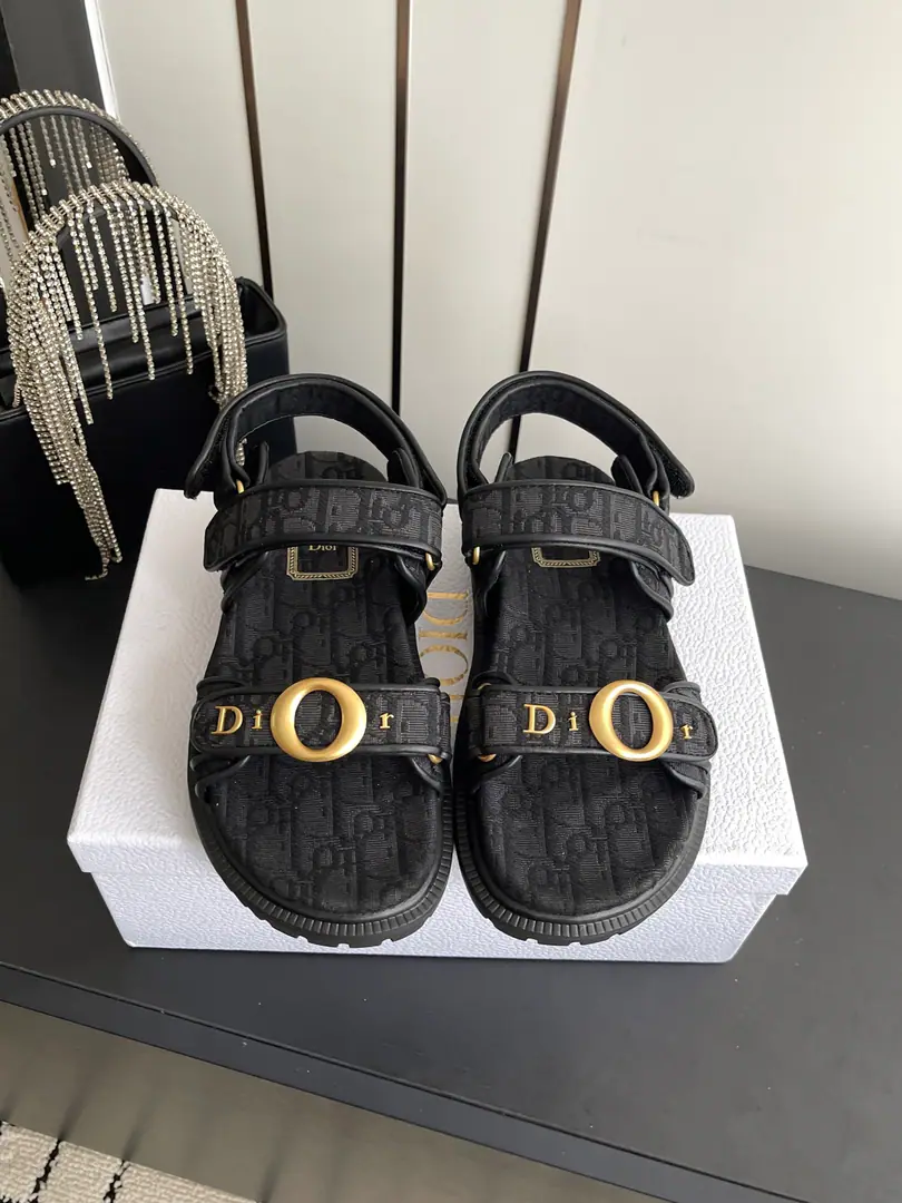 🏧𝑫𝑰𝑶𝑹 The new magic of Dior Springs during the summer with sand sand sandal sandal sandals.～ Classic A pair of feet., Use extra light., Comfortable special fabric making. The shoe-faced straps are magic-plugged., Metals in goldDHome.logoMark. It's a mix of different shapes., Show me the way to the Mortenian.. Comfortable 100%.！Nice foot., It's a hundred.💃🏽 ✔Shoe.: Original import of head-level cattle skin ✔Uchi.: Import of sheep skin ✔Otsumi!: OriginalTPUSlipboard Base ✔Codes: 35－41 (40/41Make a reservation.)