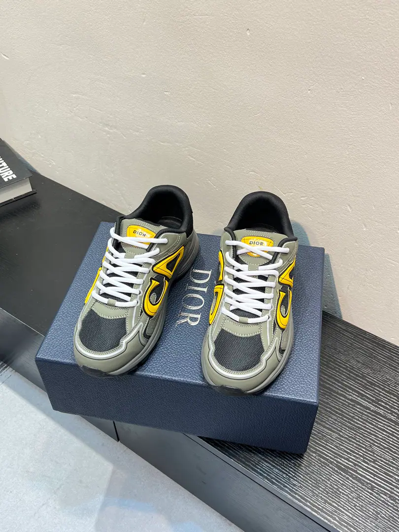🔥🔥🔥Dior Dior's latest color.B30Series Respect Daddy's sneakers. Original procurement development Make the goods. NewB30Sports shoes Reconciling the trend of the retro-establishment market Dad ShoesIt's on the tongue of the shoes.DiorMark And the shoes are...B30Model！B30They use delicate leather and web-eye fabrics to put their shoes together., The letters on both sides of the shoe.CD Identify yourself., The shoe has many lines to outline the details. Makes shoes look less monotonous., It's a recollection. Send a cabinet for fine packaging🛍📦 ▪️Fabulous.: Original customised technical fabric+Network ▪️Uchi.: Customize the air inside. ▪️Otsumi!: Original OpenIPBubbles+TPUOtsumi! ▪️Bottom: 3.5CM ▪️Size: Female size35-40 / Men39-46（Men38 46Do it.）