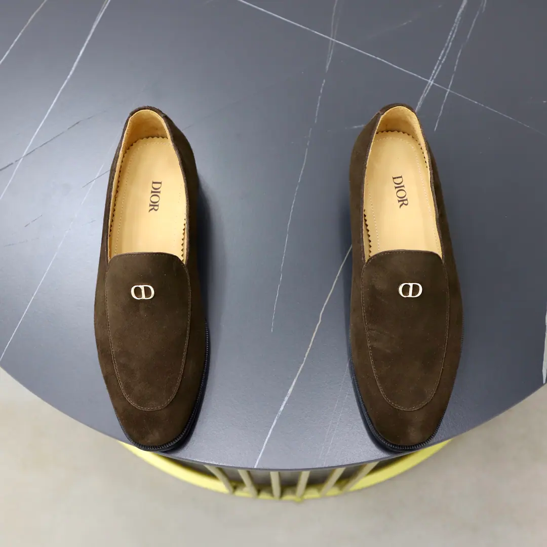 Get out of the factory. 🙅‍♂️🙅‍♂️🙅‍♂️Bulls. Brand: Dio.DIOR Size: 38-44（45Customable） Level: The classics of the cabinet. Materials: The original soft cow shoes. In the comfort of the cow's skin. The original is light and light. Type: Business leisure - Car-shoes. Colours: Physical Image Colour
