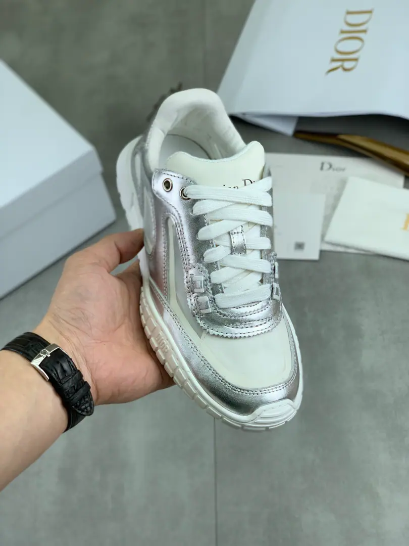 Plant prices ⚽️ Dio.Dior TechSports shoes 2026The early spring series., Match Fashion Details, To show the ancient beauty.. Light-coloured anti-feather leather shoes are tied to the side of the apricot transparent eye fabric., The shoe-faced window is drawn with high-week flat-pressure refouling., Re-engineer original process, The beauty is not lost.. The same colored sheep are all soft and comfortable inside., The back heel and the shoe tongue.ParisMark, It's a texture.TPUSame-sync sign on the soles of the shoes, High-level fine package, Add a high profile.. Codes: 35-46