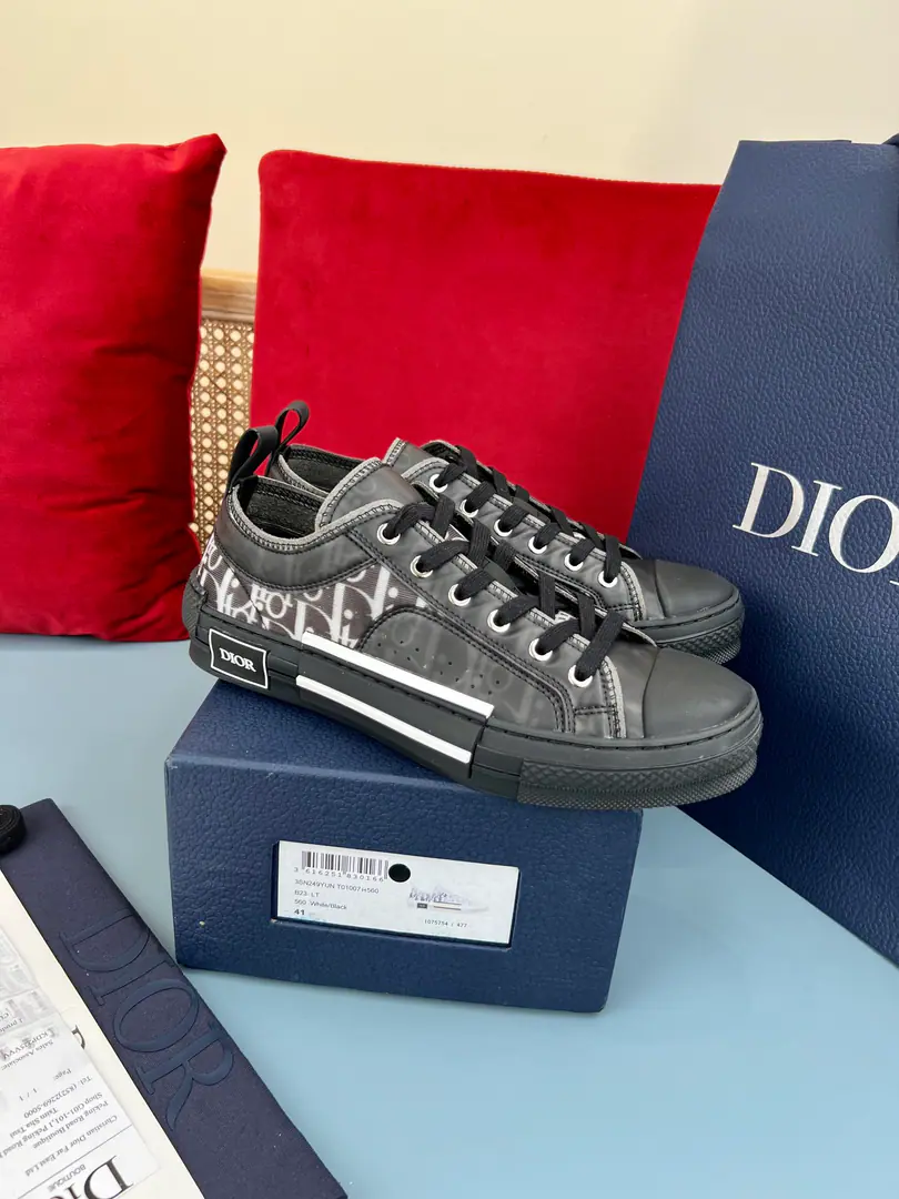 Couple money.👫Plant price, Top version original engravedDior Dio.B23Low gang sneakers. This one. B23 Low gang sneakers use transparent web-eye fabrics andOblique Flank canvas folded with decorations, It's a huge effect.. The classic canvass details., ♪ Like a hole in the eye and a tie ♪, White rubber soles., We'll have to get the rounded shoe head and the back heel and the ring., ♪ Fabulous design and retro-channeling. Sidesark“DIOR”Marks and other contrasting details., It's easy to mix with a variety of leisure products.. * Oblique The bouquets are made of transparent collage. * Superfiber. * The rubber surface with reinforced shoes is paired with double-coloured plates. * Ruler Standard, It's recommended to be purchased by normal shoe code. * Size: Women35-40.Men38-46（45.46I'll make sure I don't change it.）