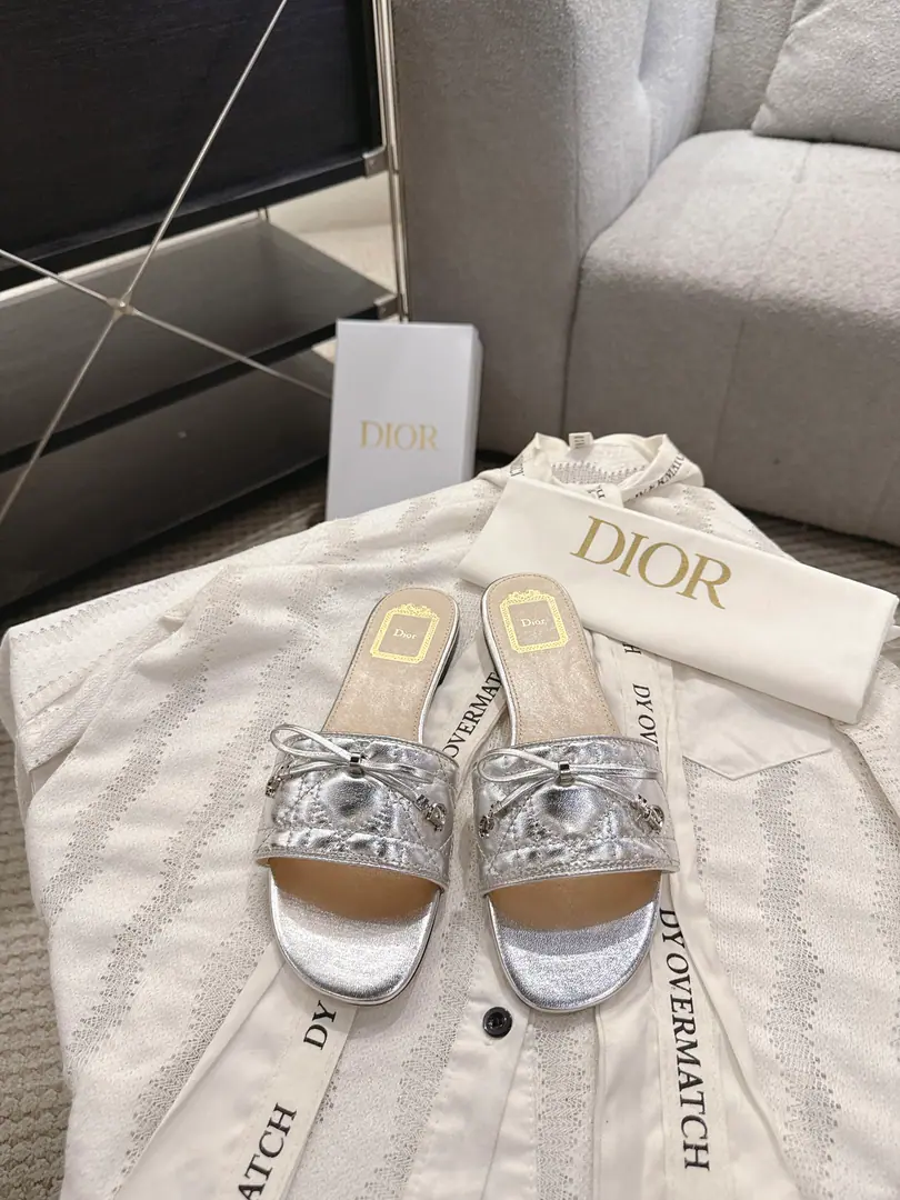 Base Dior Dio.2026Spring and summer.BalletSeries The electric tweeded butterfly with pearls. CDThe star is the same. That's a big one. Size: 35-41Standard Code（40.41.Custom without re-offer）