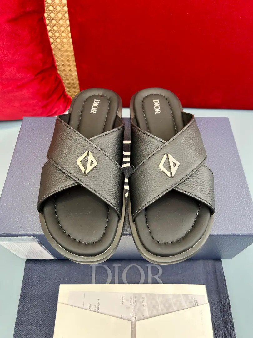 Men👨🏻Plant price, New paragraph 🆕Dior Aqua A man's slippers are elegant and leisurely.. - I'll take a D.～Ash CD Diamond Reconstruct the canvas., Inspired by the... Dio～Archives. Match“D”Signs and commo-tone bottoms, It's easy to match shorts or jeans., Make a fine shape.. Codes: 38-47 (38.47I'll make sure I don't change it.)