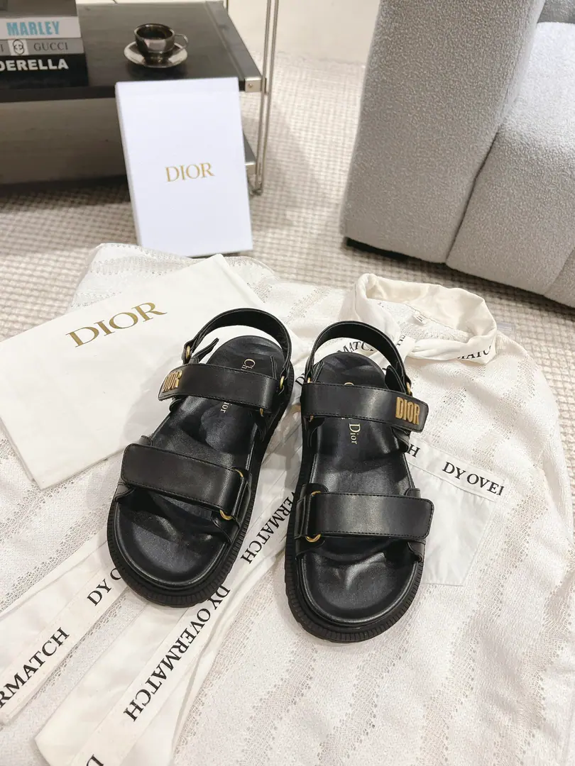 Dio* 26ssTop Version Spring and summer, the latest colored magic with sandals. GOOriginal Recym High-end custom I'm so tired of watching the money. The upper foot is very comfortable. It's so good. It smells better than Grandma's. OriginaldThe hardware button., Original OpenTPUOtsumi! Codes: 35-41（41I'll make sure I don't change it.）