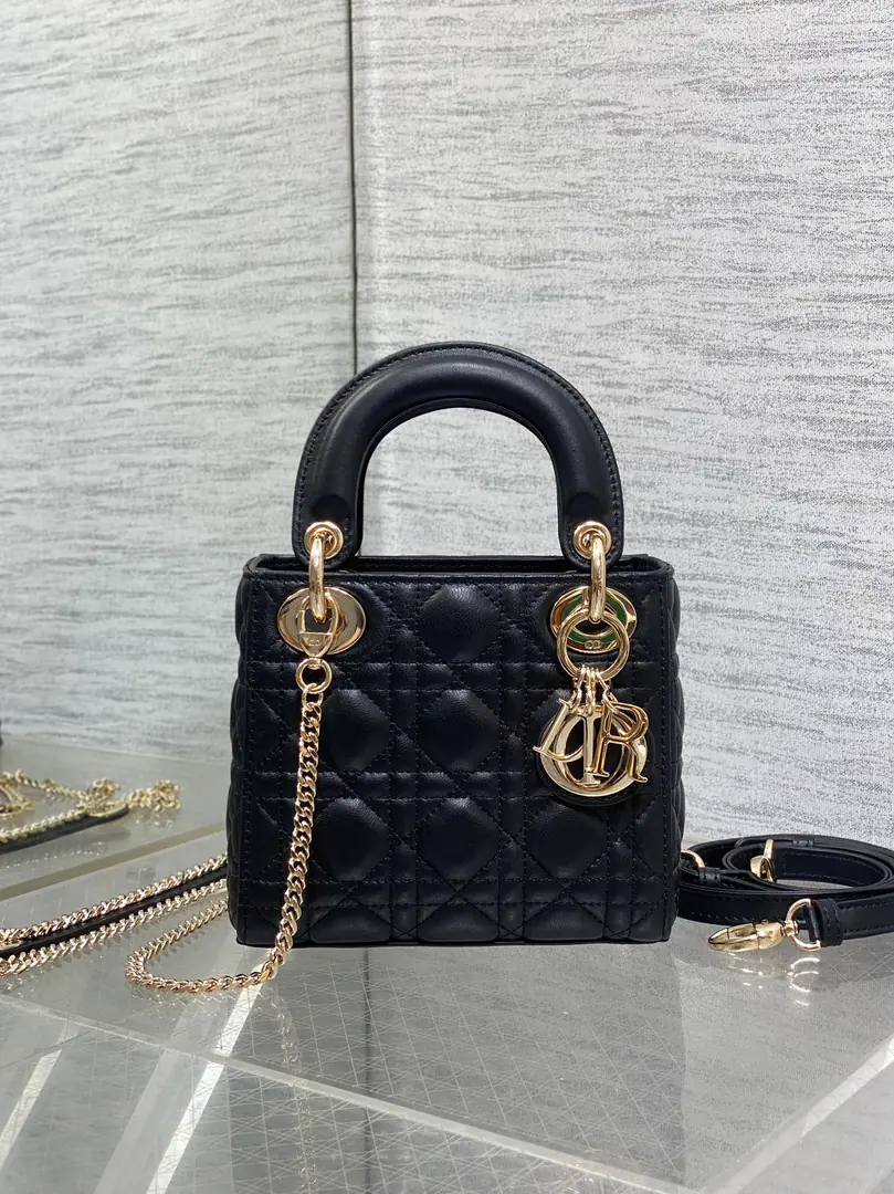Three-gauge black spot.‼️ Classic Lady- Daphne bag., A three-pack for a man.😍. ♪ Fascinating graceful and enchanting💃🏻, It's a woman's taste to be a little stomping., Classic fashion style.. insAnd a lot of fashion.iconA bag with a man., Don't miss it.❤️ size: 17*7*15cm 6603 0001