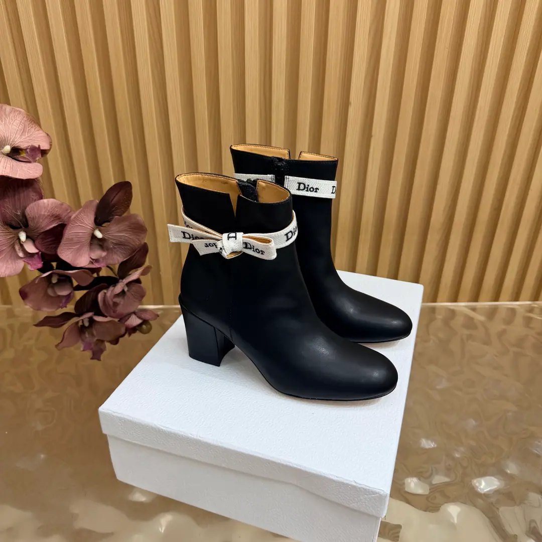 ⚠️Dior | Dio. ²⁰²³ 𝐬𝐬 2026Autumn and winter money. ⚠️ English boots./Boots.🎗Series, Who doesn't want a pair of cool English boots? The owner of the counter is making a new offer. Martin Inren's hardware is new.🆕 ❥Requisition level！It's a great sense of excellence.！A huge amount of money from domestic and international bloggers., Old and fashionable. 💎The upper toe blew up.！The boss's push.★ ▪️Shoe.: Original custom-made cow skin ▪️Uchi.: Imports of sheep's skin ▪️Otsumi!: The original is really leather.（7.5cm） ▪️Shoes.: 35-42（40, 41, 42Custom without re-offer）