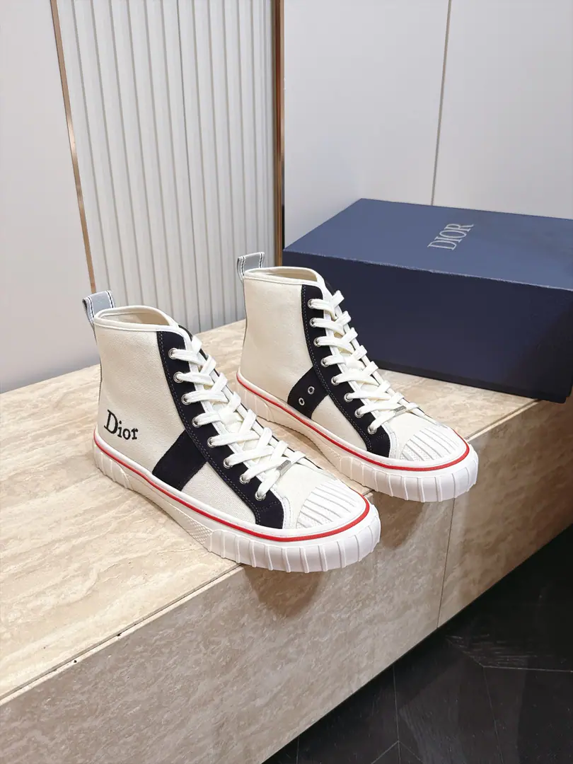 Top Ko Gang! - Hot couple money. Dior Dio. 26New 7-Jen-Jin-Seven-Seven-Seven Series Leisure shoes. This season's singles come from the Seven-Seven-Seven Valentine's Series., This one.HooperThe sneakers were designed by Jonathan Anderson., ♪ As a sign of fashion ♪ Re-enact the ancient sports style., A simple canvas., It's a very elaborate piece of fabric with a classic old stampede with a velvet-faced leather patch., It's a clear match with the one-size-fits-all of innovation.,The most visible designs are modern classics., It's nice and clean and bright., The youth is full.. The canvas is light and not boring., It's basically all the daily clothes. Waterwashing Cowboy., Leisure pants., Can you get your pants together? It's a big one.logo, It's highlighted by the fabric and the layout. Sensance, ♪ And watch and wear ♪ It's a non-obsolete old-age recreational shoe. Not only the same man and woman Couples are also a couple.ok！Full-to-Purpose Material Couple money. 35-46Code