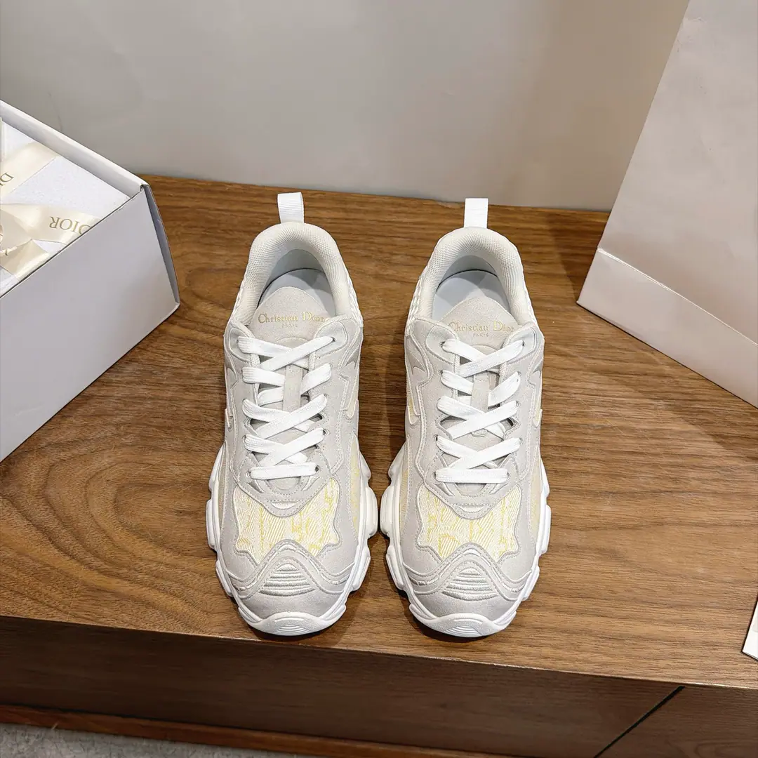 Aircraft box Plant prices Dior Dio.2026Spring and summer show. VibeThe brand-new fashion motten old man's shoes. CDLetterlogo ObliqueThe stampede is wearing a thick, colored pair of sneakers. The same star and jelly and leisure shoes. Market Top Top Top Advanced Version Material:The shoe face is combined with a special process of making metal skins of the web-eye fabric.+In the fabric of the environment.+Original OpenTpuGroup Bottom Bottom:4CM Size:35-41Standard Code(.40.41Custom without re-offer)