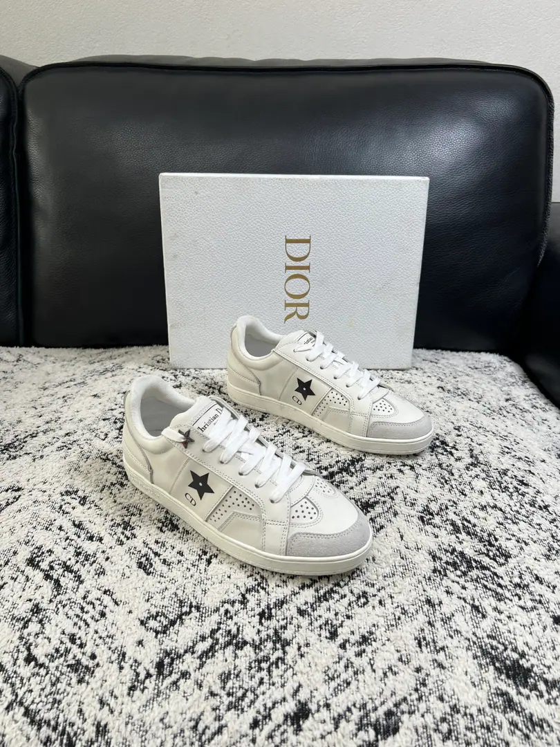 Dior High Quality Top-level craft Dio. Synchronize cabinets Original plant configuration, Italian imports of original cow-coloured flour, I'll be comfortable importing watered cattle., Shoes under the sole.: The original factory is super comfortable with the original base., The original factory and the single., Couple money. Codes 36--44 (Make a reservation. 35 45)