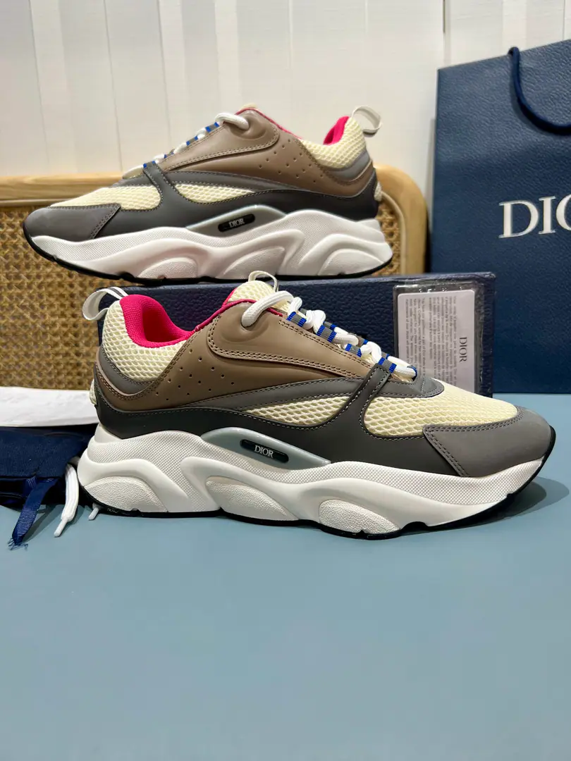 Top Men👨🏻Plant price, Dio*Dio.B22Series of sneakers. The inspirational low-banded contour from the retrorun run shoe is the use of gray cow leather and blue and white web-eye fabrics to bind the shoe face., It's a black match., White and blue rubber shoes.. Blue eye-folded shoe tongue and heel support nylon ribbon decorations., Sidesark“Dio～”Logo. It's a sharp contrast to the suit., Add a fashion breath of sports clothes to your appearance. The thick is a lot higher.4cmLeft and right～ Codes: 39-47（46.47I'll make sure I don't change it.）
