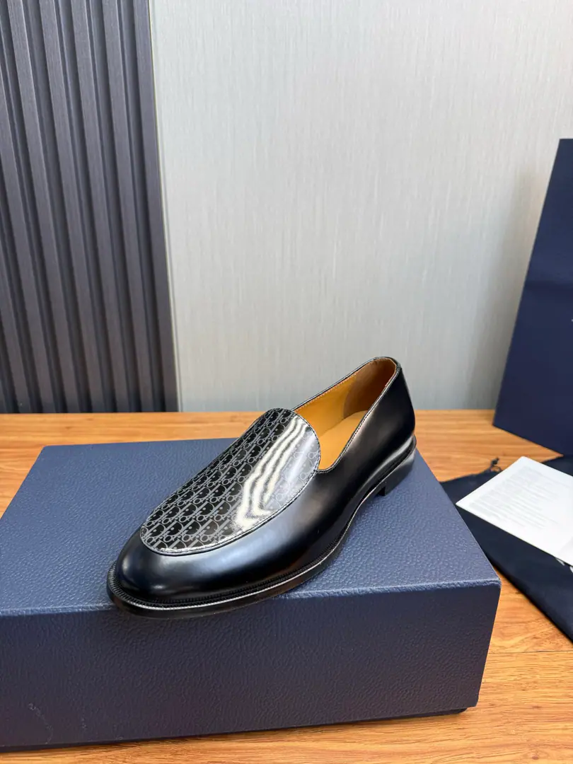 Plant The original one., That's a big one.🔱 ＤＩＯＲ.Dio..Men's business shoes., Top cow..1:1Delivery⬆️Extremity and honor.👞All import original branded fabrics, Just to make a more comfortable dress experience., Shoe.: The original import is a piece of gravy., Bullskins.➕The top import is all over the cow., The original is really a big one.-45（38.45No re-election.）