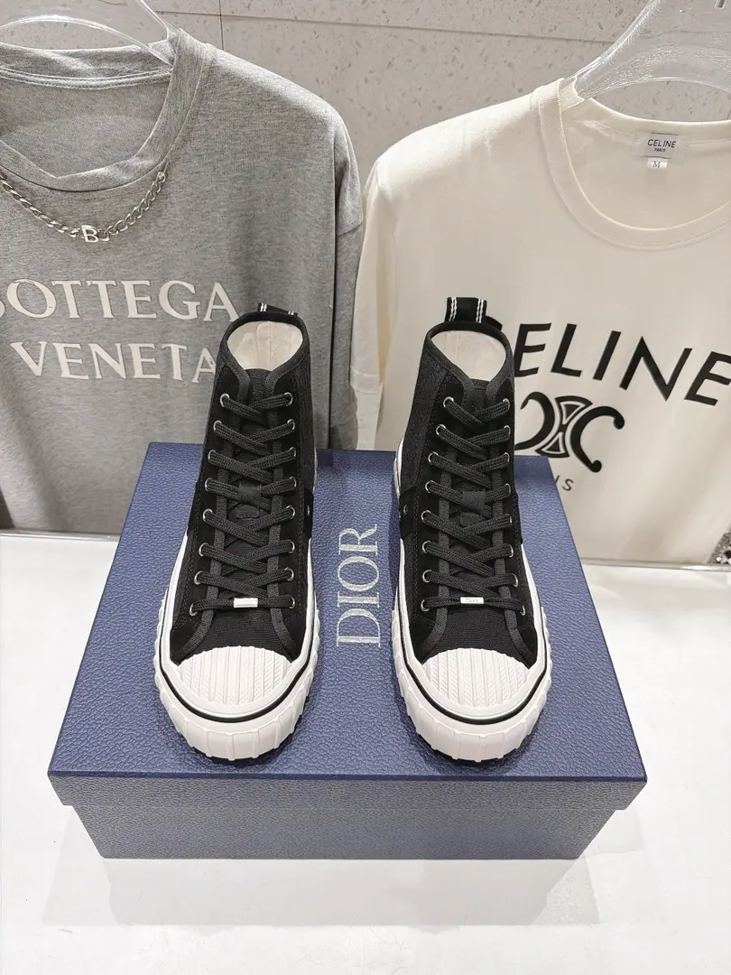 High Version Out Dior/Dio.F DHome.2026ssNewly-wobbled couple-to-be-loose-ass sneakers. Original procurement development Make the goods. This sails are a fashionable shoe., The upper feet are particularly comfortable., Bright eyes.. Side originallogoAppend, It's a lot of fashion. ✔Fabulous.: Original custom fabric ✔Uchi.: Import air-net sheet ✔Otsumi!: The original exclusive is the bottom of the story. ✔Size: 35-46（Women40.41 Men45.46Make a no-refund order.）
