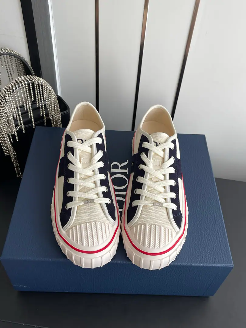 🏧𝐃𝐈𝐎𝐑The new Dior is a little bit of old-flake-ass dhow-ass. A little cliqued-up canvas with a loosely tuned ancient culture., The classic shell-shelled shoe head is a stylish gang., Collapse synthesizing design clearly., The classic old flower element is inflamed into the lightly lavish style., The straps are all designed to be sexual.. Shoe.: The canvas./Embroidery Uchi.: Bullskins. Otsumi!: Original version to open Codes: 35-45（Women40.41/Men45Do it.）