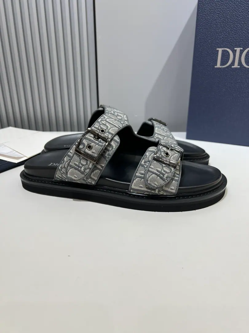 Men👨🏻Plant price, New paragraph 🆕Dior Aqua A man's slippers are elegant and leisurely.. - I'll take a D.～Ash CD Diamond Reconstruct the canvas., Inspired by the... Dio～Archives. Match“D”Signs and commo-tone bottoms, It's easy to match shorts or jeans., Make a fine shape.. Codes: 39-46 (46I'll make sure I don't change it.)