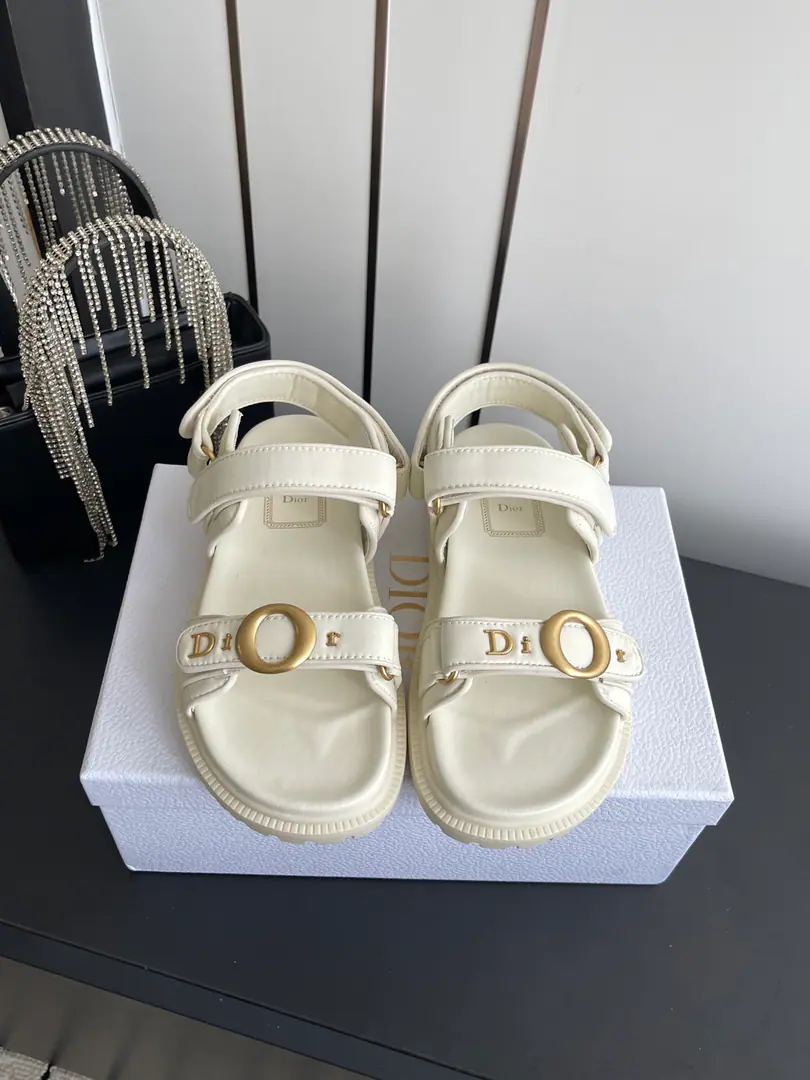 🏧𝑫𝑰𝑶𝑹 The new magic of Dior Springs during the summer with sand sand sandal sandal sandals.～ Classic A pair of feet., Use extra light., Comfortable special fabric making. The shoe-faced straps are magic-plugged., Metals in goldDHome.logoMark. It's a mix of different shapes., Show me the way to the Mortenian.. Comfortable 100%.！Nice foot., It's a hundred.💃🏽 ✔Shoe.: Original import of head-level cattle skin ✔Uchi.: Import of sheep skin ✔Otsumi!: OriginalTPUSlipboard Base ✔Codes: 35－41 (40/41Make a reservation.)