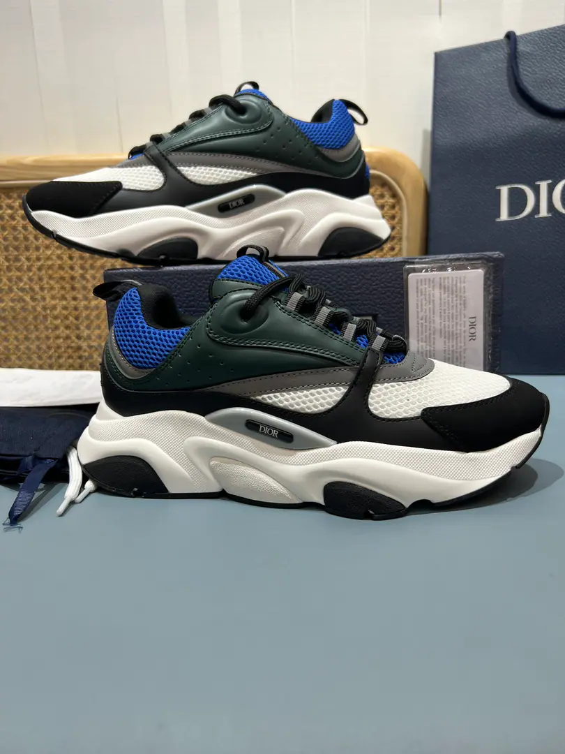 Top Men👨🏻Plant price, Dio*Dio.B22Series of sneakers. The inspirational low-banded contour from the retrorun run shoe is the use of gray cow leather and blue and white web-eye fabrics to bind the shoe face., It's a black match., White and blue rubber shoes.. Blue eye-folded shoe tongue and heel support nylon ribbon decorations., Sidesark“Dio～”Logo. It's a sharp contrast to the suit., Add a fashion breath of sports clothes to your appearance. The thick is a lot higher.4cmLeft and right～ Codes: 39-47（46.47I'll make sure I don't change it.）