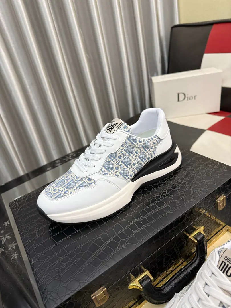 Get out of the factory.⌚️⌚️【Dior】Dior's leisure shoes., Use imported cattle skin pressure to match brand fonts, The back and the cow's skin are high., In the sheep's skin., It's comfortable., Easy., Original, head starter., Official Network1: 1, The bottom of the private model., Codes38One. ️⃣Colour Optional