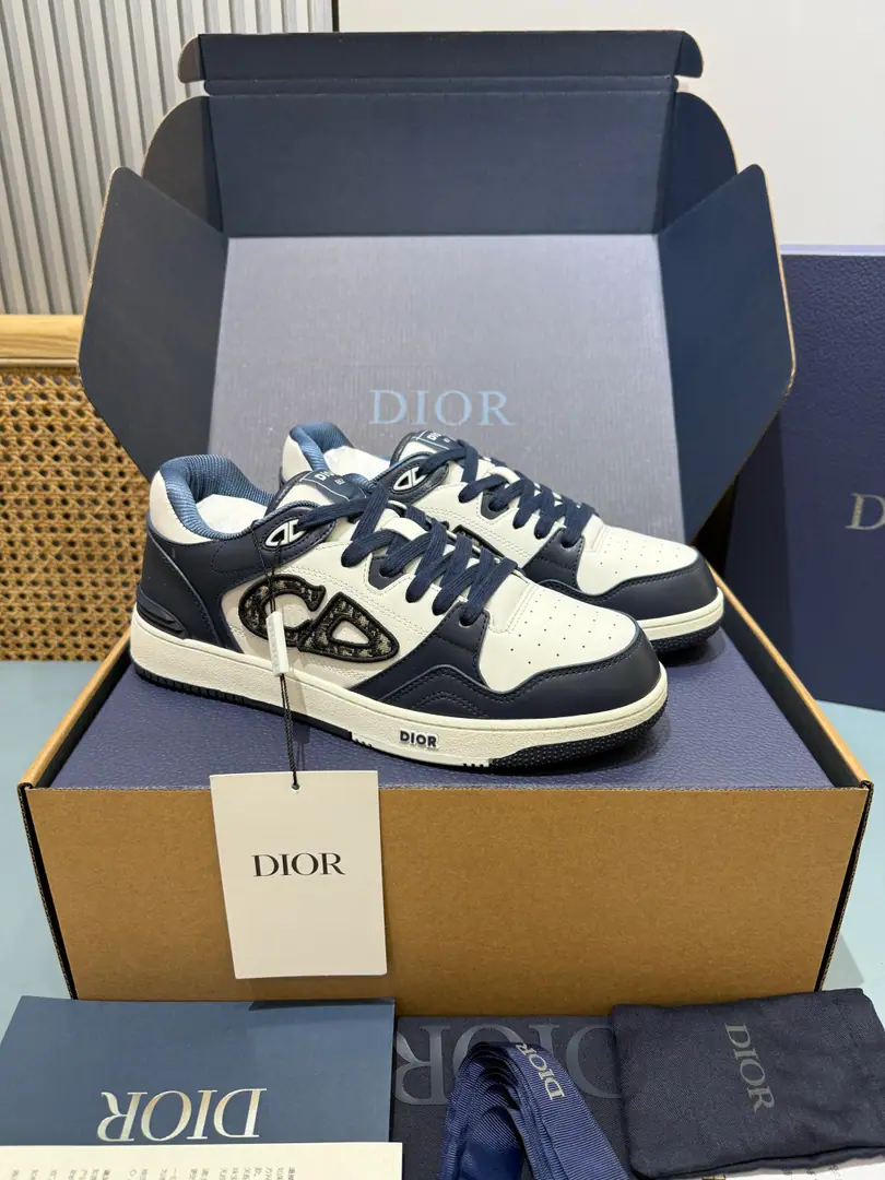 Men👨🏻, Top-level requisition versionDio*✖️kawsJoint contributions 🐍Snake Year PrescriptionB57Jay Chow's same guy.Dribble Low gang sneakers. Precision of originalCP！Infinite approach., Crafts and crafts. The people must be given a pair of hands.🐾 #diorThe Euro-style.NMultired cards, Low-saturated color is a lot of fun. It's hard to be unloved by a simple wind.💓💓 Fabulous original customize top-level head-heading skin, Sidesark DIO* AND KAWS Mark Up, Redone the brand symbol with a colored snake.. The fashion is just full.！♪ And quality and beauty and beauty！Original custom striped airnet sheet, DoubleTPUOriginal Bottom, Super-fine shoe bottom puncture(The details must be a huge fan of it.) The original uniform shoes have chips on their right and left feet.NFCSensitivity directly into the network.. Recurse ceiling level Full package of fine airplanes. Please accept my quality.‼️ Please be careful with the market traffic.！ Codes: 39-44（Men38/45I'll make sure I don't change it.）
