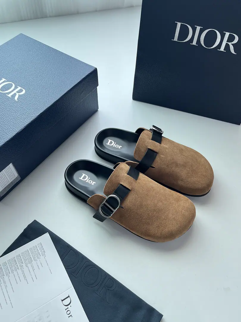 New paragraphD-or Aqua Muller shoes.✔️ I want to combine Mortenian with classic design.. Mic and black. Oblique - The print-faced shoe., Matchable band, Argumented with metal coating copper alloys Dior - Put the button up.. It's a black leather., Rubber and EVA The bottom of the dent., It's easy to mix with a variety of recreational costumes.. Codes: 39-46 Colours: Blackie., Apricot.