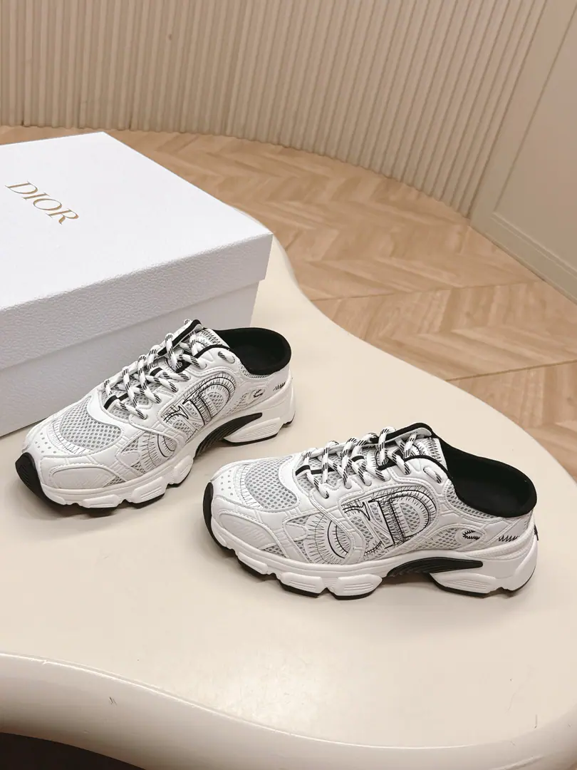 The latest dad's half-drawn. Couple money. Dio. Dior Chrono New leisure sneakers, old dad's shoes. It's really cool., The future is so strong.!Really good.！Once again, the idea of Diocuncupation was played out., Lucky star is good luck for you., It's brand new.EVAThe soles are so light and soft.!The original is perfect.！Full-to-Purpose Material Modular！！35-46