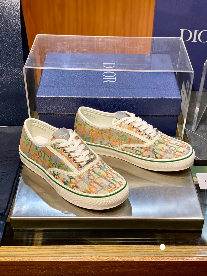 Dior Saltwind Sports shoes ♞. 39~45 Cotton flour multicolour Doves & Roses A pattern embroidery SaltwindThe series is a shoe line for Dior's daily leisure., Luxury locomotives., The master's low profile, old man., No, it's not.B23The high-end shoes are so high., It's better for a low profile.. The whole shoe is based on the classic skateboard canvas., Shoes are round., Long shoe work., No sense of stupidity., It's different from the big old man's shoes., It's a light-flag, daily flat-bed shoe.