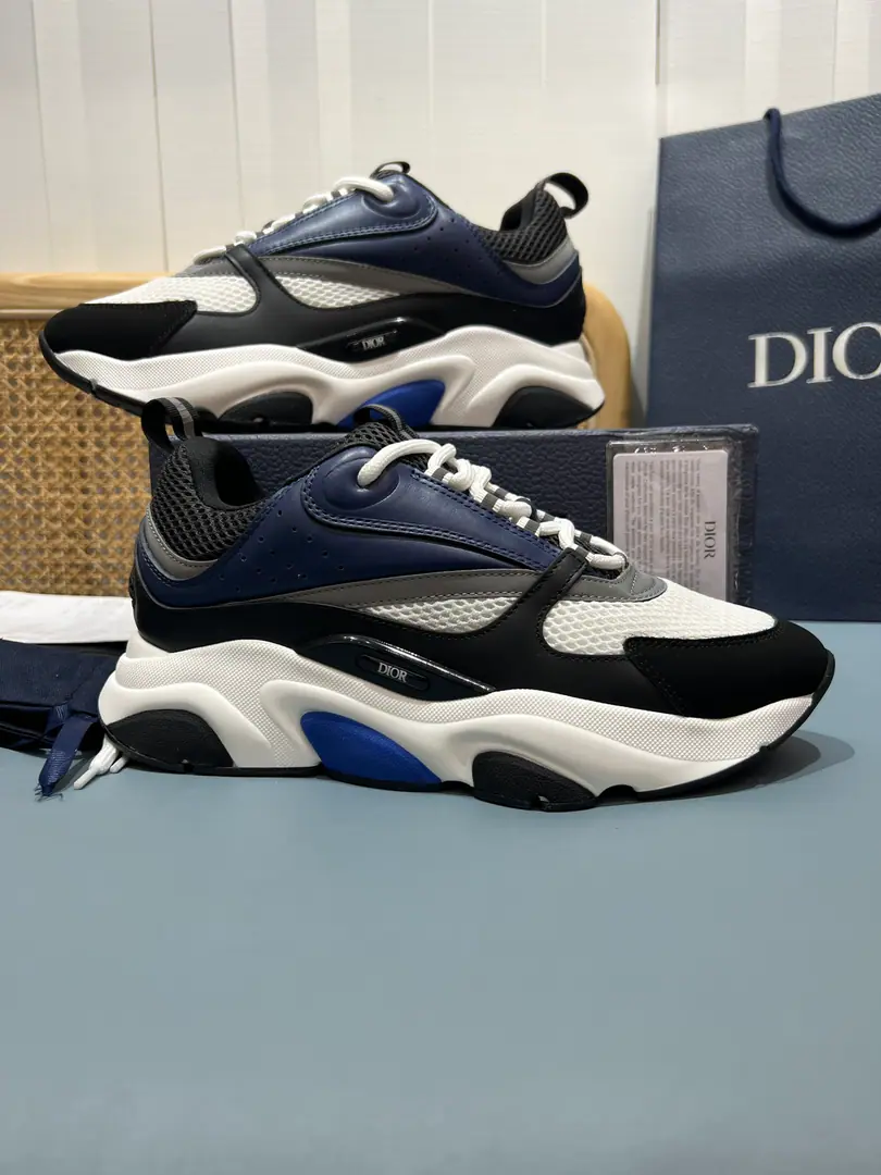 Top Men👨🏻Plant price, Dio*Dio.B22Series of sneakers. The inspirational low-banded contour from the retrorun run shoe is the use of gray cow leather and blue and white web-eye fabrics to bind the shoe face., It's a black match., White and blue rubber shoes.. Blue eye-folded shoe tongue and heel support nylon ribbon decorations., Sidesark“Dio～”Logo. It's a sharp contrast to the suit., Add a fashion breath of sports clothes to your appearance. The thick is a lot higher.4cmLeft and right～ Codes: 39-47（46.47I'll make sure I don't change it.）