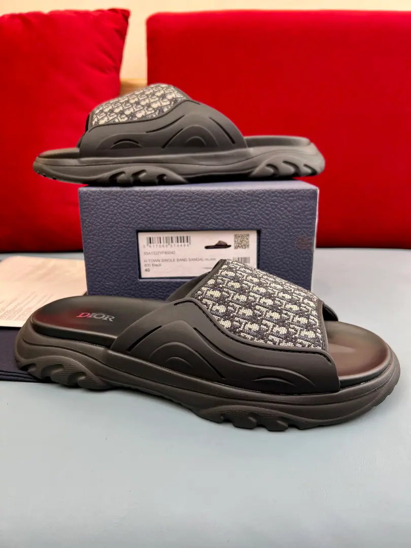 Men👨🏻Plant price, New paragraph 🆕Dior Aqua A man's slippers are elegant and leisurely.. - I'll take a D.～Ash CD Diamond Reconstruct the canvas., Inspired by the... Dio～Archives. Match“D”Signs and commo-tone bottoms, It's easy to match shorts or jeans., Make a fine shape.. Codes: 38-47 (38.47I'll make sure I don't change it.)