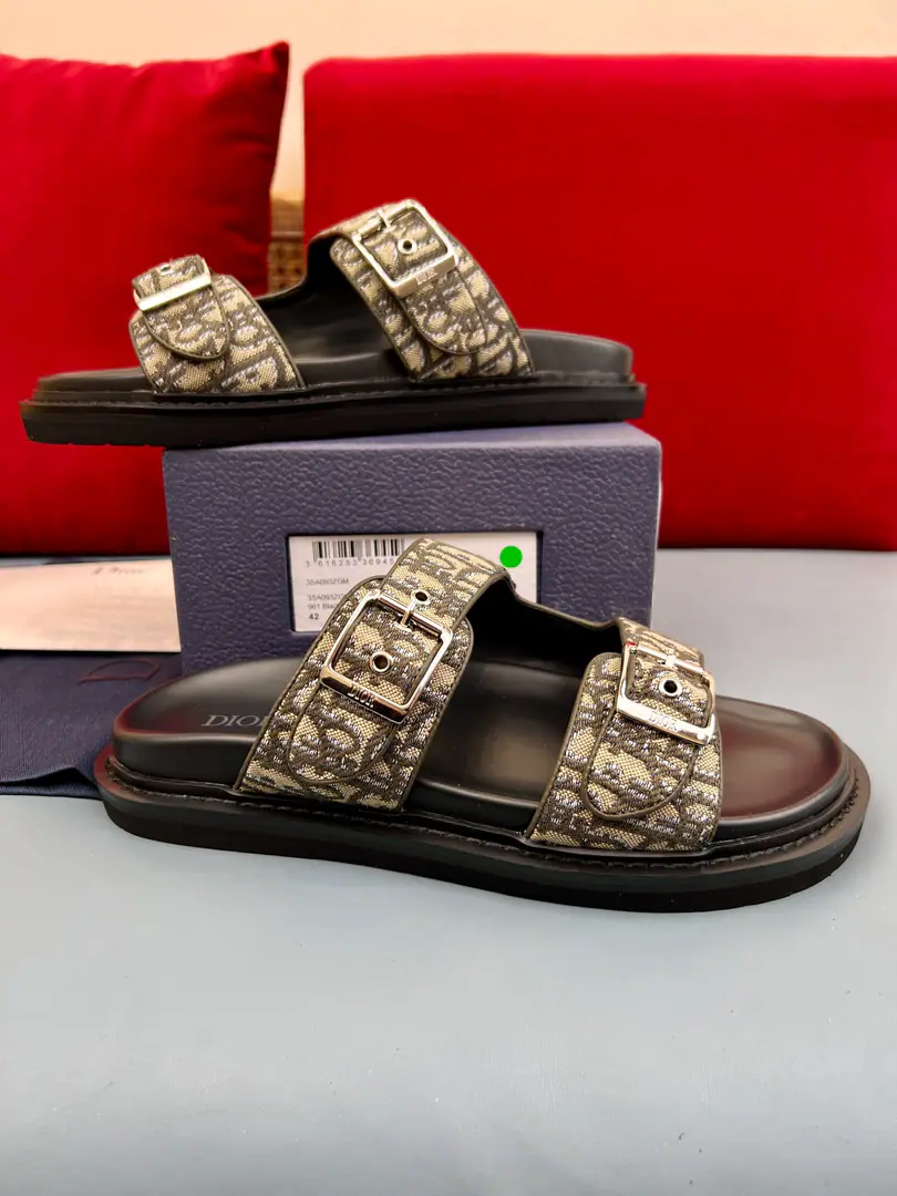 Men👨🏻Plant price, New paragraph 🆕Dior Aqua A man's slippers are elegant and leisurely.. - I'll take a D.～Ash CD Diamond Reconstruct the canvas., Inspired by the... Dio～Archives. Match“D”Signs and commo-tone bottoms, It's easy to match shorts or jeans., Make a fine shape.. Codes: 38-47 (38.47I'll make sure I don't change it.)