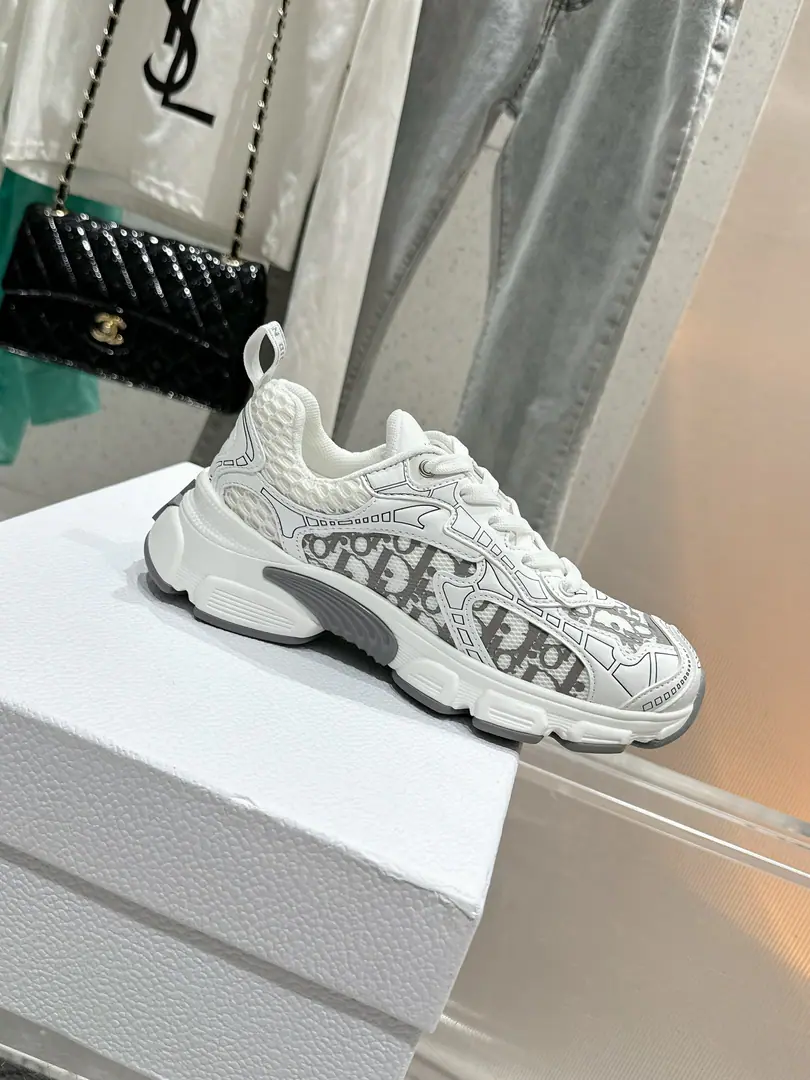 🏧𝐂𝐡𝐫𝐢𝐬𝐭𝐢𝐚𝐧 𝐃𝐢𝐨𝐫Top Version - The classic sports old man's shoes. Purchase originals A lot of stars., The super-loan of the red., Dance shoe mix.LogoThe weaves show the atmosphere's simplicity.. The prototype is a model., The details are welcome. The shoe face is custom-made and soft silk cow skin.✚Inside, it's comfortable in the air network. Note plastic feet, Original Open Model To ColourLogoWeaving✚Original Open3DFilm Group✚Original open model slider combination！ Codes:35-41 [40.41Make a reservation.] The original high-end fine packaging.