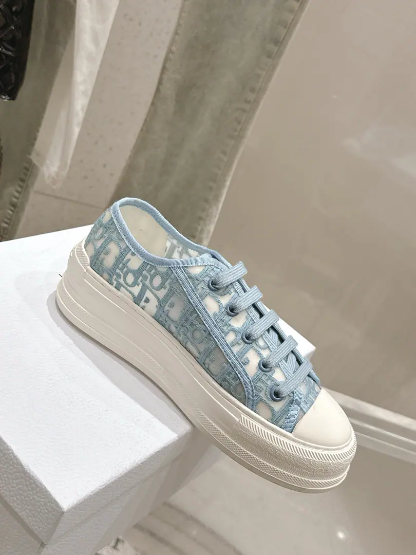 🏧𝐖𝐚𝐥𝐤'𝐧 𝐃𝐢𝐨𝐫 Top-level requisition Classic thick bottom series Old flower. Embroidery - Thick-deck canvass. Leisure sports shoes！ Original procurement development Make the goods. This one. Walk'n'DiorThe thick-decked sneakers are a fashionable single., Raise the tone of the series. Oblique A tampon of embroidered shoes., It's a nice mix., Shoe tongue and Christian Dior Paris Signal shoelaces.. It can add fashion to the various recreational models.. ✔Fabulous.: Original Custom ImportsOblique Embrace ✔Uchi.: Imports of soft sheep skins ✔Otsumi!: Original Unique ModelTPUBottom ✔Size: 35-41（40.41Make a reservation.）