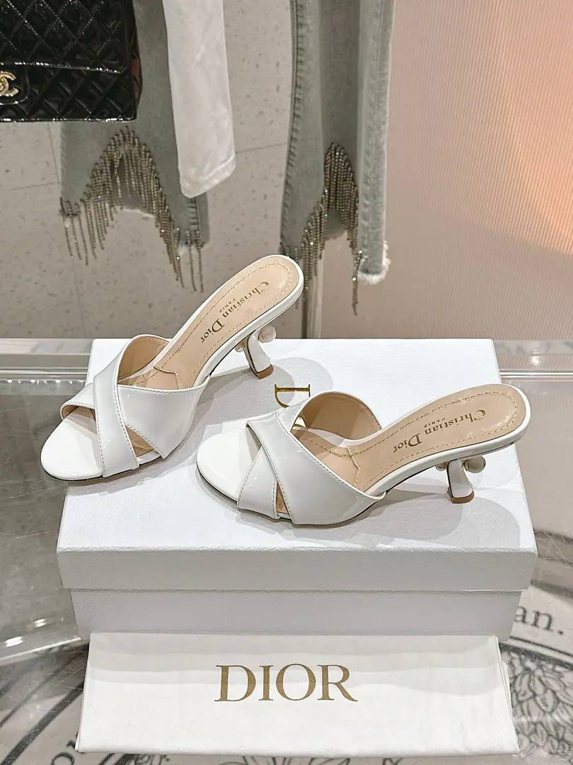🏧𝐃𝐈𝐎𝐑The Dio New Series Pearls and cross-heel slippers. Shoe-sides are painted./Drilling. Inside, inside, inside, inside. Italian original cow-skin soles. He's tall.: 8cm Codes: 35-39 [40/41Custom]