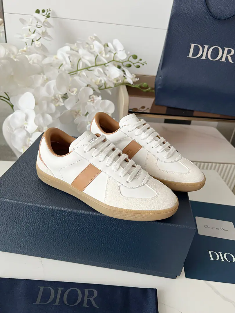 【 DiorDio. 】Codes: 38-44(45Do it.) 2025New DioDior B01German-teaching shoe top version！！！ White and brown-headed cow skin., A white high-swilight cow revelry., Shoes full of oil., TPUOriginal version to be large base. This sneakers are...2025Autumn series of new items, ♪ And it marks ♪DiorThe classic return., Reconstruct it in a fashionable contours.. Made with brown and white smooth head skins., The white high-swirling cow revels up the tone.. Use same color silk sheep skins., Shoe tongue and inside side.DiorMark, Heel back of the shoe.CD IconMark. It's a Amber match.TpuShoes., Matching with pattern, Make a fine shape..