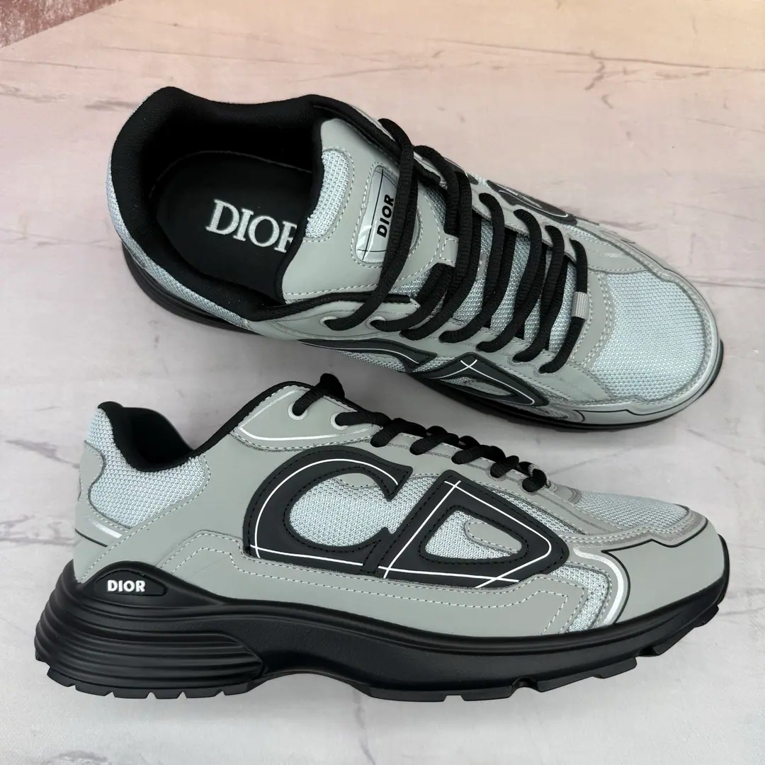 Dior / Dio. Dior Essentials B30 Sports shoes Men Black bottom and gray to black technology fabric This one. B30 The sneakers have become... Dior Don't make a classic new one., Fashion and sport.. The white web-eye fabric and the technical fabric were carefully prepared, ♪ With a reflection“CD30”Mark Up, Beautiful.. The tongue and the back of the shoe are in silver.“DIOR B30”and“CD30”Mark. The lightly texture of the rubber outside highlights many characteristics., The comfort of building the ideal inside of the elastic.. It's a mix of leisure singles., Make a fine shape.. White web-eye fabric and technical fabric. Heel and side-dressing reflector.“CD30”Mark ♪ Shoe tongues on the“DIOR B30”Mark Low Gang! Bandar style Skin and web-eye fabrics. White super lightly texture rubber with a bottom match.“DIOR”Signs and black edges The bottom of the pairs of shoes is scalded with“DIOR”, “CD30”and“B30”Mark Sterling Structure It contains dustproof bags.